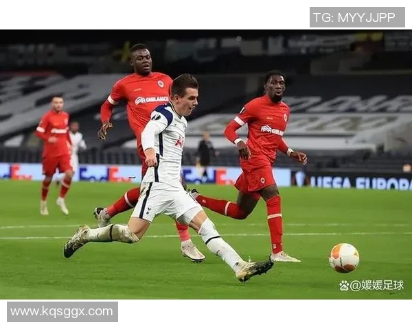 阿斯顿维拉队与博尔顿的激烈对决展现足球魅力与团队精神